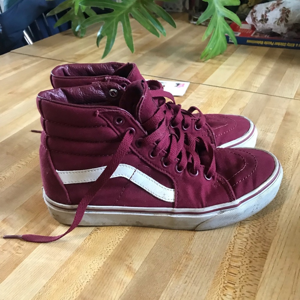 Burgundy Van’s Sk8-Hi size 7